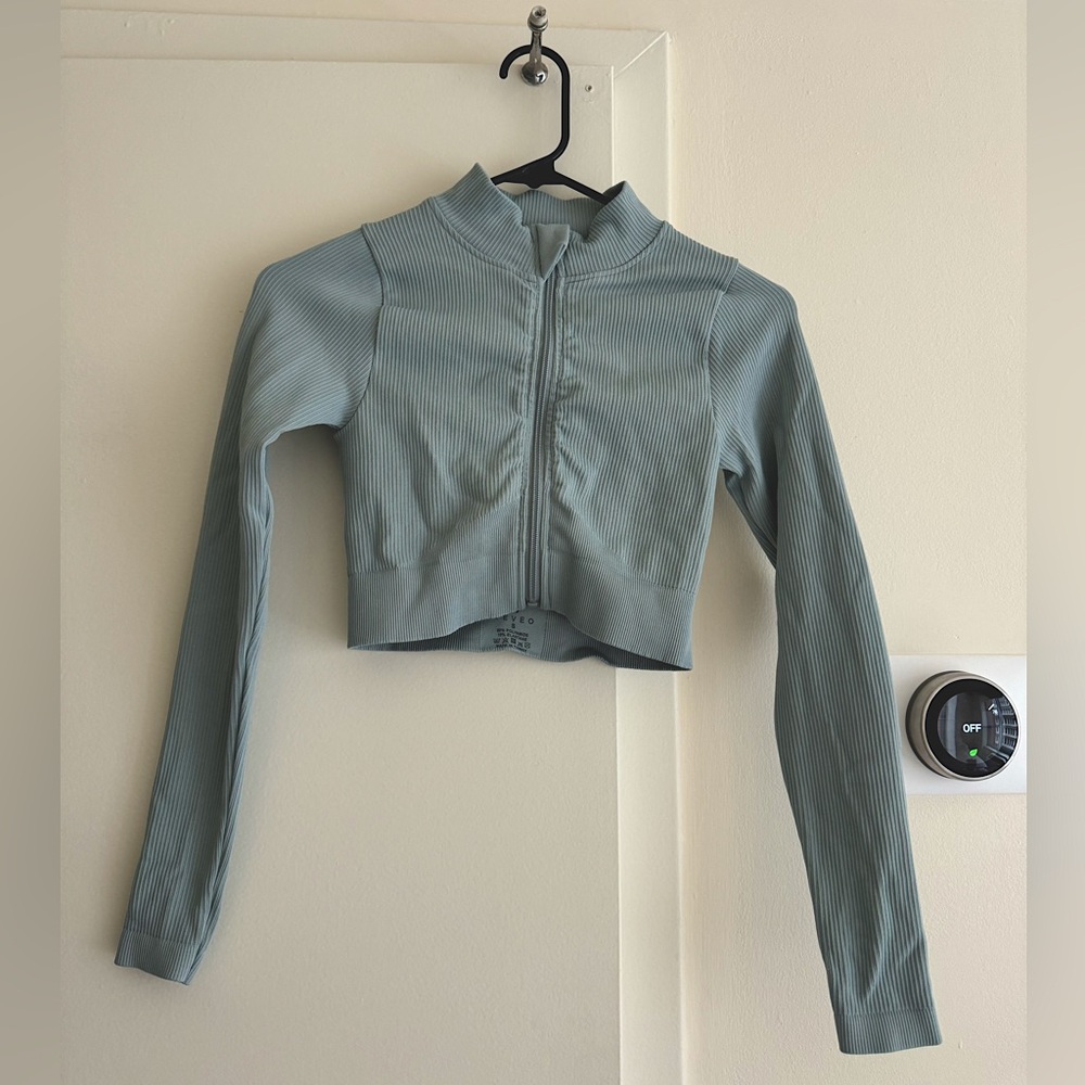 Teveo athletic long sleeve cropped zip up